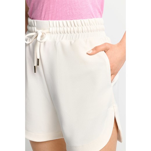 Rich &amp; Royal Szorty w kolorze kremowym Rich & Royal S okazyjna cena Limango Polska