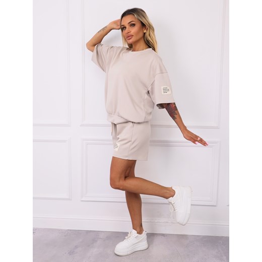 KOMPLET SZORTY+ T-SHIRT Z NASZYWKĄ- BEŻOWY ze sklepu olika.com.pl w kategorii Komplety i garnitury damskie - zdjęcie 183773818