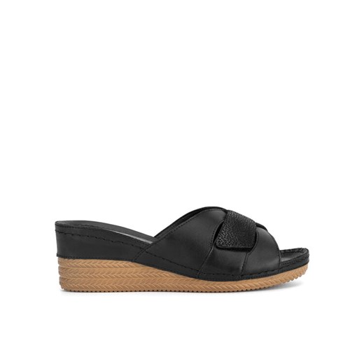 Klapki Go Soft ARC-2309-07 Czarny ze sklepu eobuwie.pl w kategorii Klapki damskie - zdjęcie 183775639