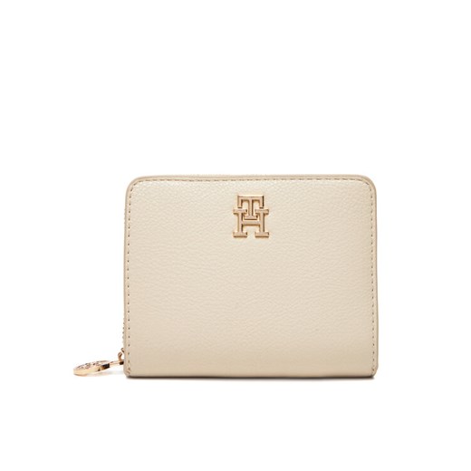 Tommy Hilfiger Mały Portfel Damski Th Distinct Med Za AW0AW17473 Écru ze sklepu MODIVO w kategorii Portfele damskie - zdjęcie 183778426