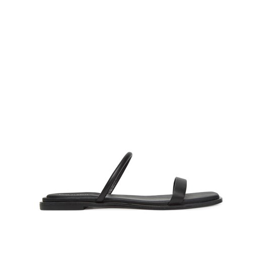 Klapki Calvin Klein Flat Sandal Squared 2-Bar Lth HW0HW02532 Czarny ze sklepu eobuwie.pl w kategorii Klapki damskie - zdjęcie 183808338