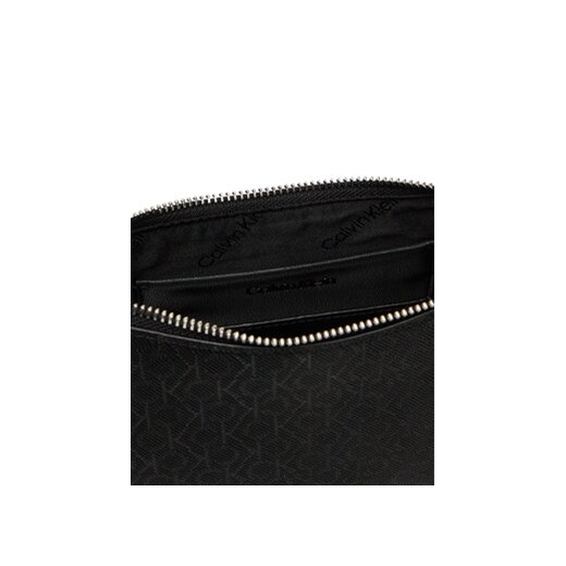 Listonoszka Calvin Klein średniej wielkości matowa 