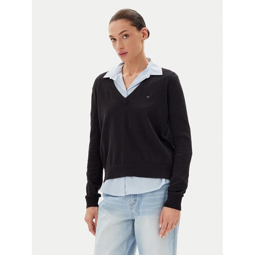 Tommy Jeans Sweter Essential DW0DW19888 Czarny Regular Fit ze sklepu MODIVO w kategorii Swetry damskie - zdjęcie 183813586