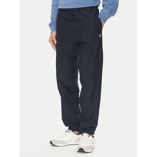 Calvin Klein Jeans Spodnie dresowe Premium LV04RC279G Granatowy Regular Fit ze sklepu MODIVO w kategorii Spodnie męskie - zdjęcie 183813908