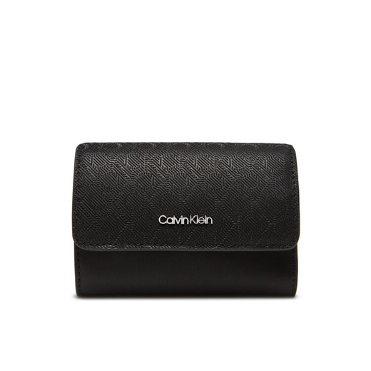 Calvin Klein Portfel damski Ck Must Aop Small Trifold W Zip LV04F1038G Czarny ze sklepu MODIVO w kategorii Portfele damskie - zdjęcie 183814156