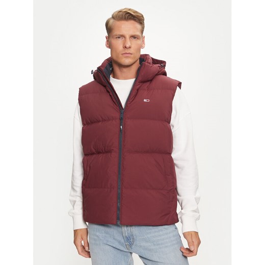 Tommy Jeans Bezrękawnik Essential DM0DM20465 Czerwony Regular Fit ze sklepu MODIVO w kategorii Kamizelki męskie - zdjęcie 183814767