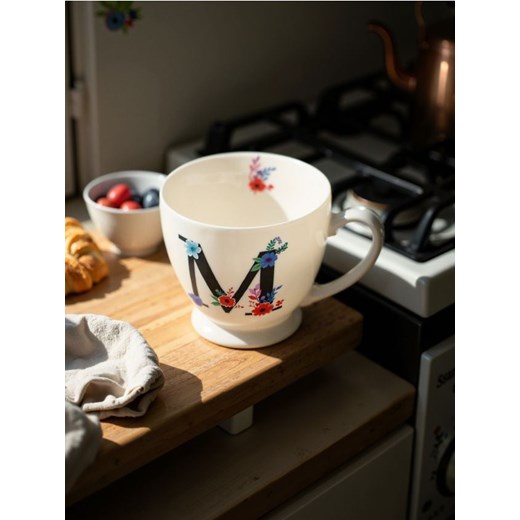 Sinsay - Porcelanowy kubek z inicjałem i kwiatowym motywem - fioletowy ze sklepu Sinsay w kategorii Kubki - zdjęcie 183839936