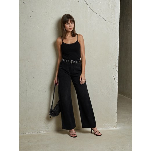 Sinsay - Top z prążkowanej dzianiny z ozdobną koronką przy dekolcie - czarny Sinsay XS Sinsay