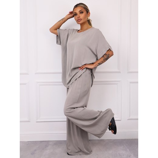 KOMPLET T-SHIRT OVERSIZE+ SPODNIE Z GUMĄ W PASIE- SZARY ze sklepu olika.com.pl w kategorii Komplety i garnitury damskie - zdjęcie 183858348