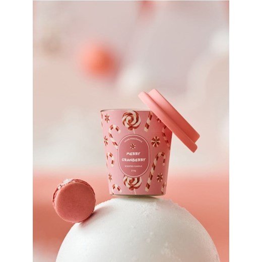 Sinsay - Świeca zapachowa Merry Cranberry - różowy ze sklepu Sinsay w kategorii Świece i dyfuzory - zdjęcie 183859547