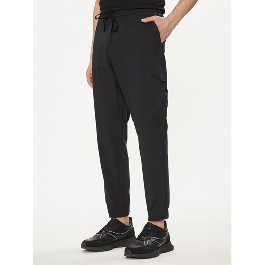 Boss Spodnie materiałowe T_Urbanex-CargoLight 50508339 Czarny Tapered Fit ze sklepu MODIVO w kategorii Spodnie męskie - zdjęcie 183862958