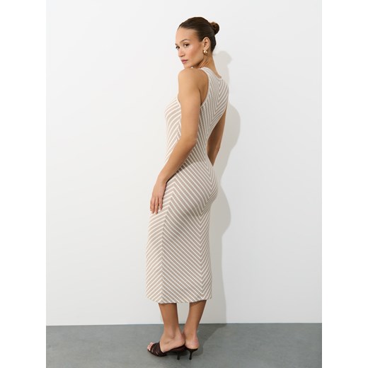 Sukienka Mohito na spacer midi bez rękawów z dekoltem halter 