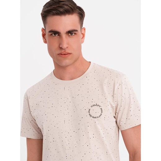 Męski bawełniany t-shirt z nadrukiem i okrągłym dekoltem – beżowy V2 OM-TSFP-0186 ze sklepu ombre w kategorii T-shirty męskie - zdjęcie 183875896