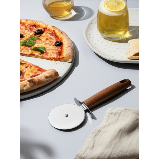 Sinsay - Nóż do pizzy z drewnianą rączką - brązowy ze sklepu Sinsay w kategorii Akcesoria kuchenne - zdjęcie 183876879