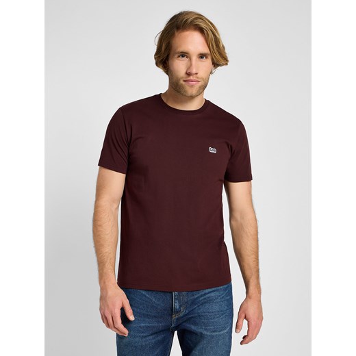 LEE MĘSKA KOSZULKA LEE SS PATCH LOGO TEE VELVET BEET 112355585 ze sklepu YouNeedit.pl w kategorii T-shirty męskie - zdjęcie 183880308