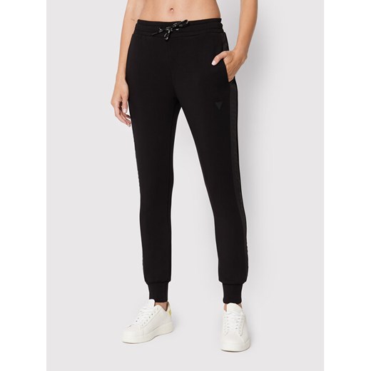 Guess Spodnie dresowe V2YB18 K7UW2 Czarny Regular Fit ze sklepu MODIVO w kategorii Spodnie damskie - zdjęcie 183882759
