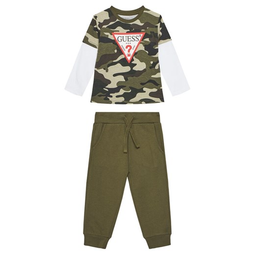 Guess Komplet dziecięcy N5YG00 K8HM4 Khaki Regular Fit ze sklepu MODIVO w kategorii Dresy chłopięce - zdjęcie 183885449