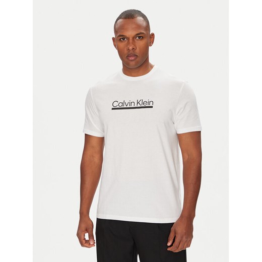 Calvin Klein T-Shirt Outline Tape Graphic LV04RC852G Biały Regular Fit ze sklepu MODIVO w kategorii T-shirty męskie - zdjęcie 183885537