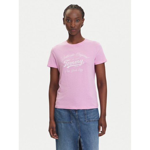 Tommy Jeans T-Shirt Essential DW0DW21404 Różowy Regular Fit ze sklepu MODIVO w kategorii Bluzki damskie - zdjęcie 183885598