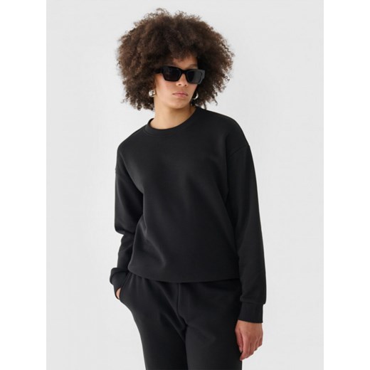 Damska bluza nierozpinana bez kaptura Outhorn OTHWAW24TSWSF1682 - czarna ze sklepu Sportstylestory.com w kategorii Bluzy damskie - zdjęcie 183887565