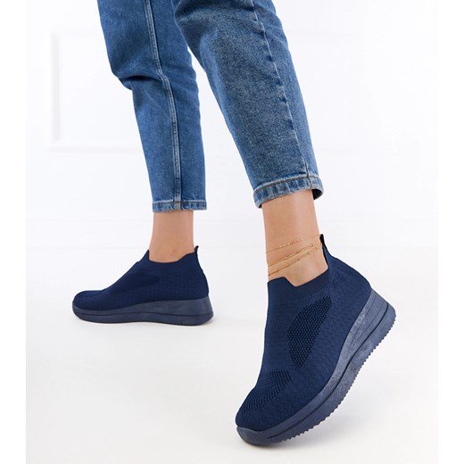 Granatowe sneakersy materialowe wsuwane niebieskie ze sklepu ButyModne.pl w kategorii Buty sportowe damskie - zdjęcie 183903709