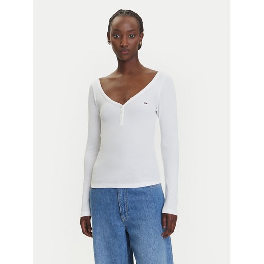 Tommy Jeans Bluzka Henley DW0DW20903 Biały Slim Fit ze sklepu MODIVO w kategorii Bluzki damskie - zdjęcie 183924866