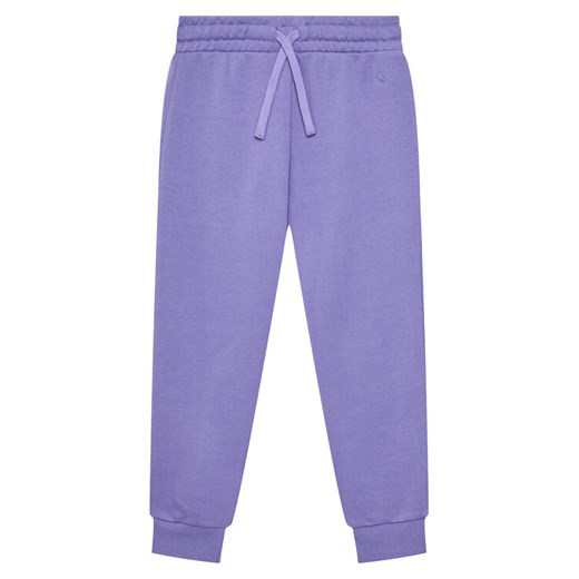 United Colors Of Benetton Spodnie dresowe 3J68CF02H Fioletowy Relaxed Fit ze sklepu MODIVO w kategorii Spodnie dziewczęce - zdjęcie 183924948