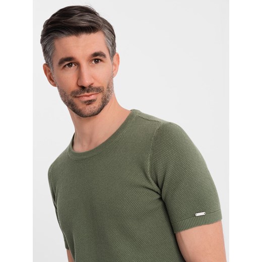 Dzianinowa koszulka męska z delikatną drobną strukturą -   oliwkowa V5 OM-TSCT-0244 ze sklepu ombre w kategorii T-shirty męskie - zdjęcie 183933626