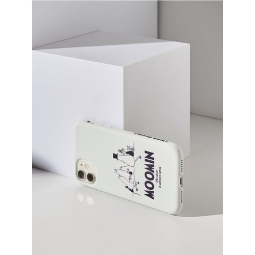 Sinsay - Etui iPhone 12/12 Pro The Moomins - kremowy ze sklepu Sinsay w kategorii Etui - zdjęcie 183937106