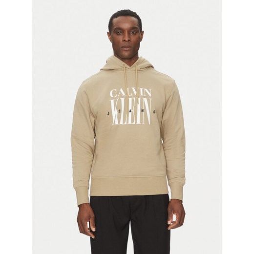 Calvin Klein Jeans Bluza Serif Font Graphic J30J327520 Beżowy Regular Fit ze sklepu MODIVO w kategorii Bluzy męskie - zdjęcie 183938036