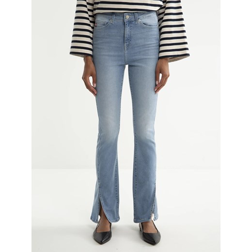 Jeansy damskie bootcut z rozcięciami jasnoniebieskie Blake 219 ze sklepu Big Star w kategorii Jeansy damskie - zdjęcie 183939636