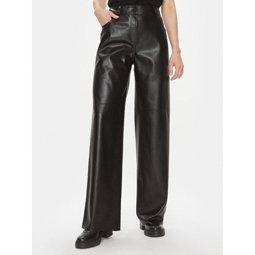 Hugo Spodnie z imitacji skóry Hugara-1 50493335 Czarny Relaxed Fit 36 MODIVO