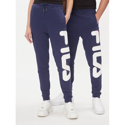 Fila Spodnie dresowe FAU0069 Granatowy Regular Fit ze sklepu MODIVO w kategorii Spodnie męskie - zdjęcie 183946135