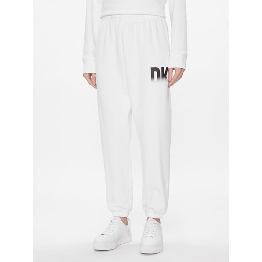 DKNY Sport Spodnie dresowe DP3P3379 Biały Relaxed Fit ze sklepu MODIVO w kategorii Spodnie damskie - zdjęcie 183947068