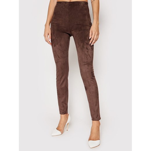 Guess Legginsy Maya W1YB90 WE0L0 Brązowy Slim Fit ze sklepu MODIVO w kategorii Spodnie damskie - zdjęcie 183947569