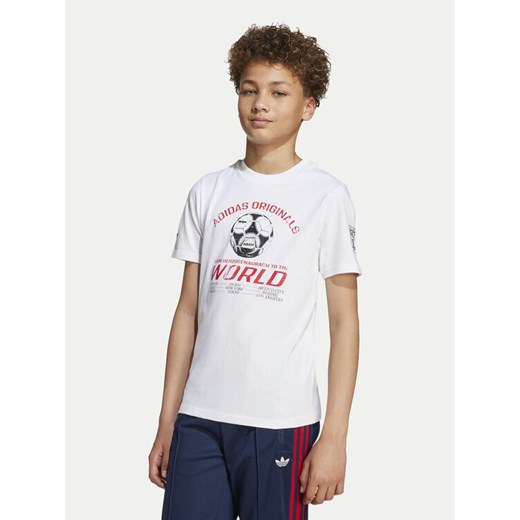 adidas T-Shirt Graphic JV7694 Biały Regular Fit ze sklepu MODIVO w kategorii T-shirty chłopięce - zdjęcie 183947759