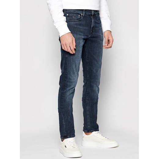 Calvin Klein Jeans Jeansy J30J317663 Granatowy Slim Fit ze sklepu MODIVO w kategorii Jeansy męskie - zdjęcie 183947968