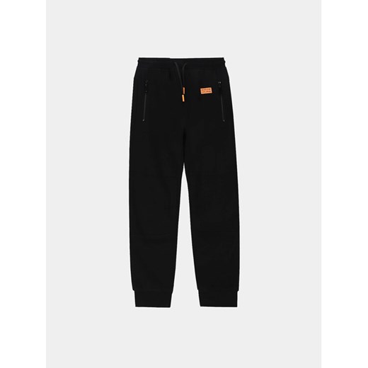 Coccodrillo Spodnie dresowe WC4120108NAJ Czarny Regular Fit ze sklepu MODIVO w kategorii Spodnie chłopięce - zdjęcie 183948065