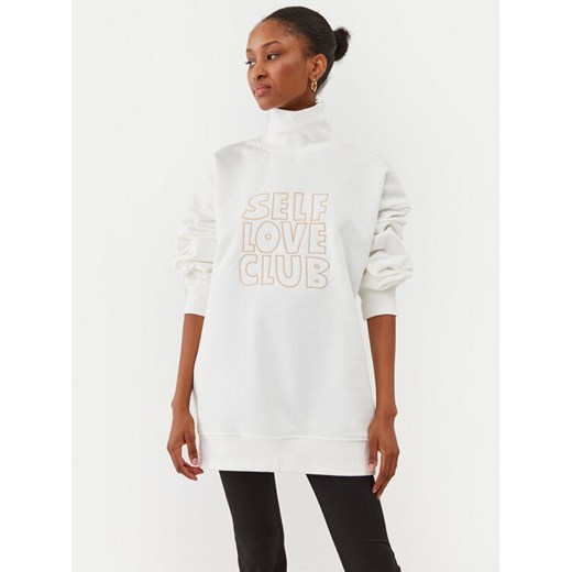 Undress Code Bluza Marilyn Sweatshirt 621 Biały Oversize ze sklepu MODIVO w kategorii Bluzy damskie - zdjęcie 183948428