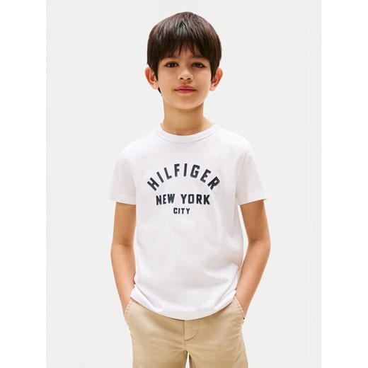 Tommy Hilfiger T-Shirt Curved Graphic KB0KB09800 Biały Regular Fit ze sklepu MODIVO w kategorii T-shirty chłopięce - zdjęcie 183986065