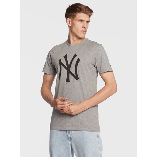 New Era T-Shirt New York Yankees MLB Team Logo 11863696 Szary Regular Fit ze sklepu MODIVO w kategorii T-shirty męskie - zdjęcie 183999587