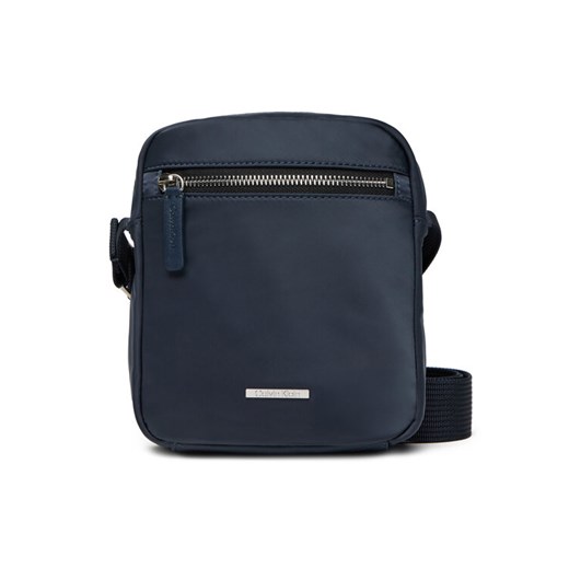 Calvin Klein Saszetka Sleek Nylon Reporter LV04D3176G Granatowy ze sklepu MODIVO w kategorii Torby męskie - zdjęcie 184003188