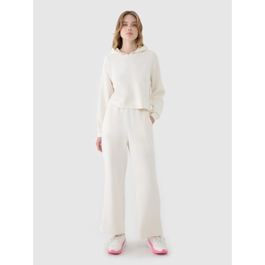 Damskie spodnie dresowe 4F 4FWSS25TTROF1011 - białe ze sklepu Sportstylestory.com w kategorii Spodnie damskie - zdjęcie 184004606
