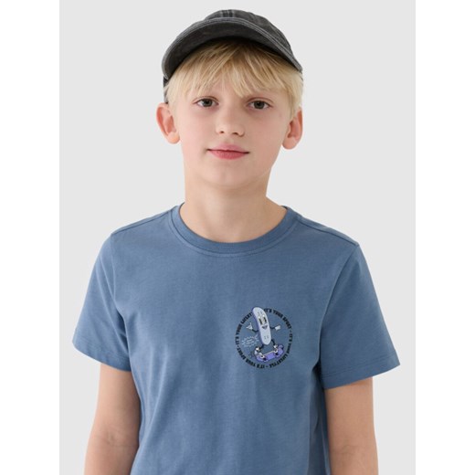 Chłopięcy t-shirt z nadrukiem 4F 4FJRSS25TTSHM2565 - niebieski ze sklepu Sportstylestory.com w kategorii T-shirty chłopięce - zdjęcie 184005525