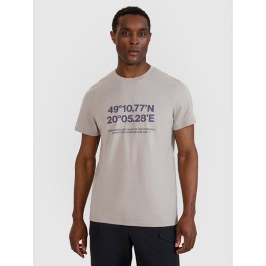 Męski t-shirt z nadrukiem 4F 4FWSS25TTSHM2209 -szary ze sklepu Sportstylestory.com w kategorii T-shirty męskie - zdjęcie 184005705