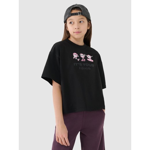Dziewczęcy crop top z nadrukiem4F 4FJRSS25TTSHF2587 - czarny ze sklepu Sportstylestory.com w kategorii Bluzki dziewczęce - zdjęcie 184005976