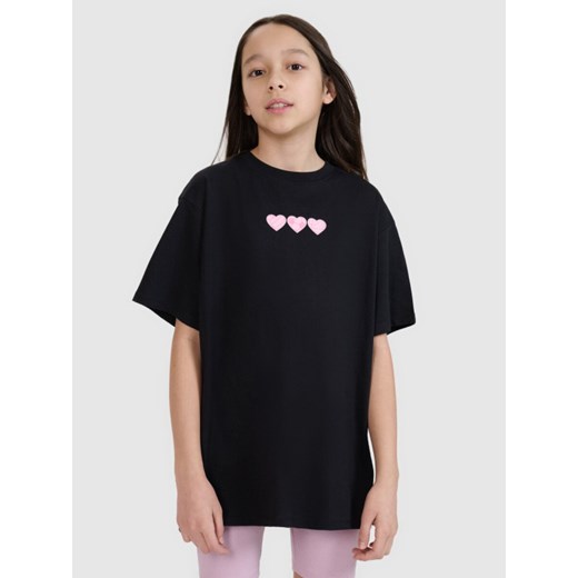 Dziewczęcy t-shirt z nadrukiem 4F 4FJRSS25TTSHF2656 - czarny ze sklepu Sportstylestory.com w kategorii Bluzki dziewczęce - zdjęcie 184006309