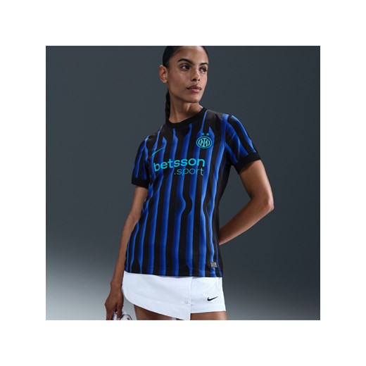 Damska koszulka piłkarska Nike Dri-FIT Inter Mediolan Stadium 2025/26 (wersja domowa) – replika - Niebieski ze sklepu Nike poland w kategorii Bluzki damskie - zdjęcie 184006989