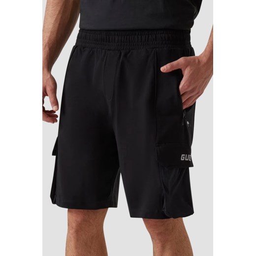 GUESS Czarne shorty męskie Rubus Cargo, Rozmiar S ze sklepu outfit.pl w kategorii Spodenki męskie - zdjęcie 184012588