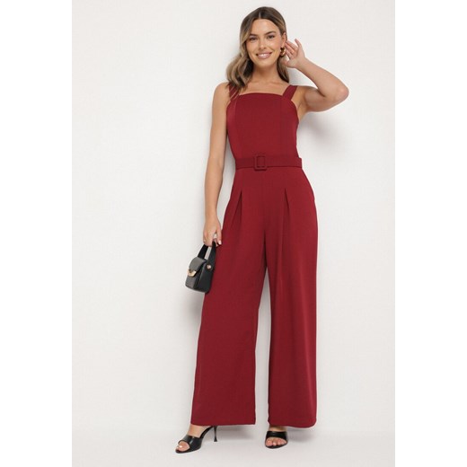 Bordowy Taliowany Kombinezon z Ozdobnym Paskiem i Klamrą Doloriela M born2be.pl